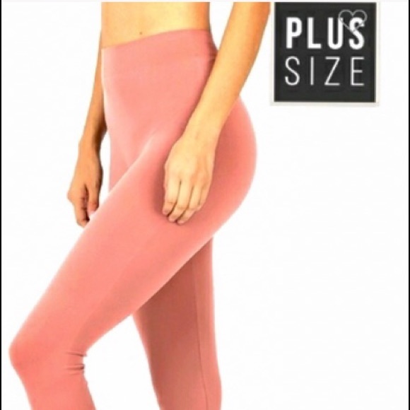 Zenana Outfitters Pants - Plus Size Seamless Capri Leggings